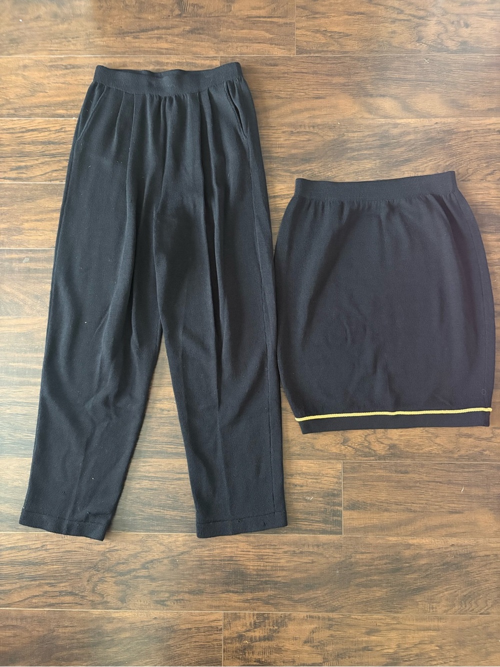 St. John knit pants and skirt sz 8